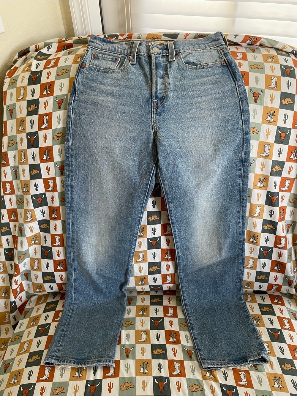 Levi's Straight-Leg Women's Jeans in Faded Blue Wash